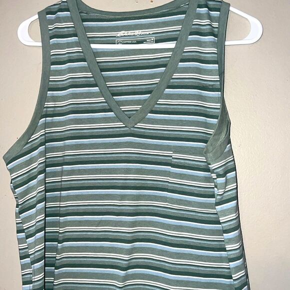 Eddie Bauer Women’s Myriad V-Neck Pocket Tank Size Medium - Picture 2 of 6